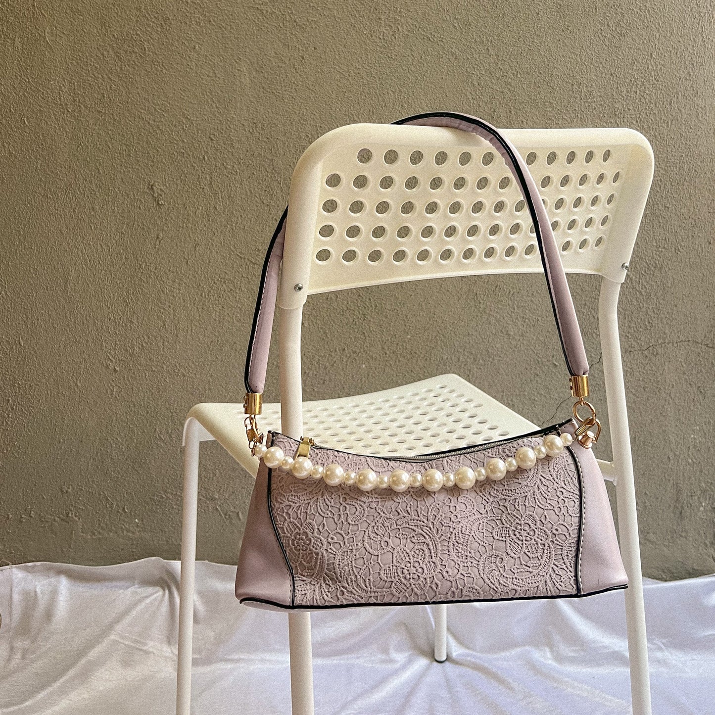 Classic Elizabeth Pearls Hand Bag - The Accessorys Official